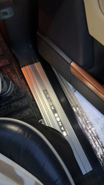 Установка светящихся порогов на Range Rover 1 рест с кастомной подсветкой