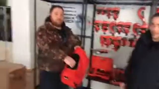 Вручение приза от Virax победителю третьего дня выставки Aquatherm Moscow