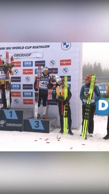 Что делает Йоханнес Тиннес Бе с наградой за 4 место #биатлон #спорт #biathlon