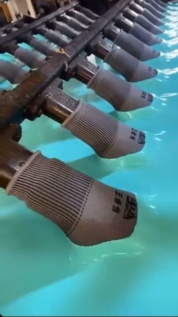 Как делают двойной облив #перчатки #перчатка #производство