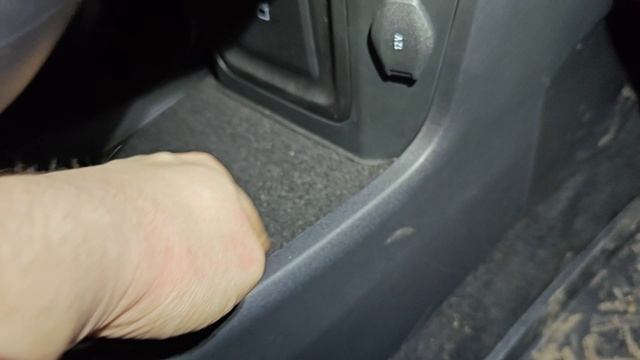 EXEED RX оклейка ниш карпетом в салоне