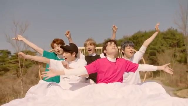 TXT - Cat And Dog - 360HD - [ KlipHub.net ]