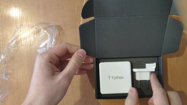 Огляд Мережевого зарядного пристрою T-phox Type-C PD 30 Вт + QC 3.0 18 Вт з Rozetka