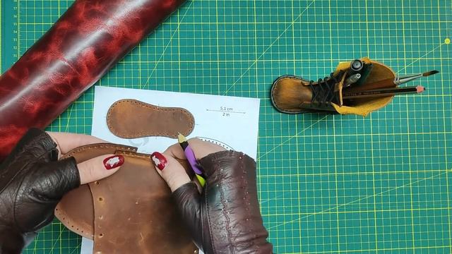 DIY Leather Boots Pen Stand. DIY Leather Boots Keychain.