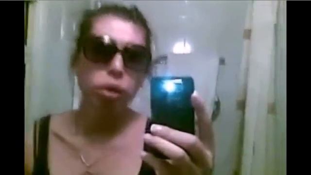 НИНЕЛЬ ПОФИГ - Женщина-утка бреется