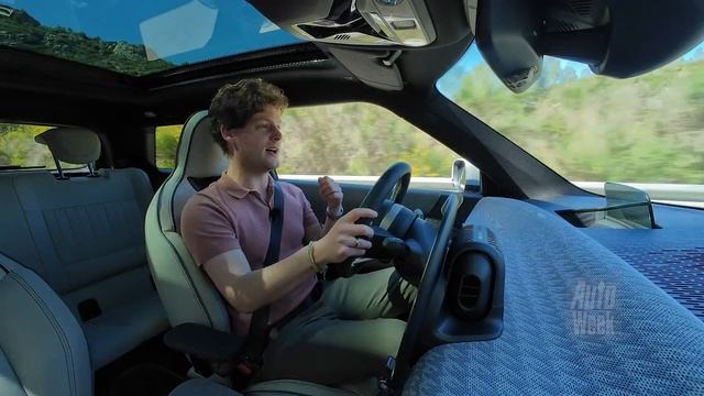 Mini Cooper SE (2024) - AutoWeek Review