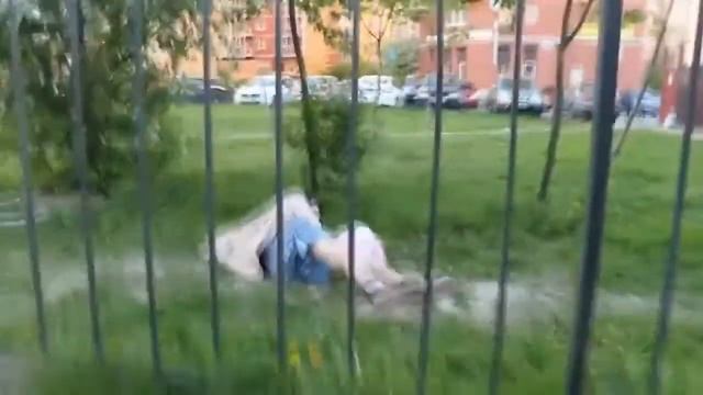 Ржачное видео Макс упал с забора