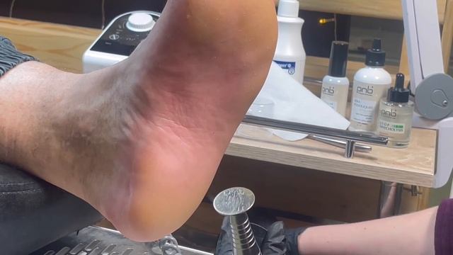Педикюр на вологій стопі з використанням пінки  PedicureFoam PNB та Molecular Pedicure Oil PNB