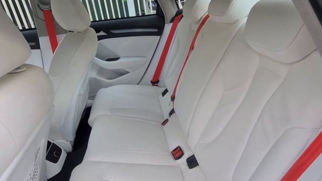 AUDI A3 SEDAN - FIZEMOS TODO O INTERIOR NA COR BRANCO GELO DEIXANDO ESSA A3 INCRÍVEL!!