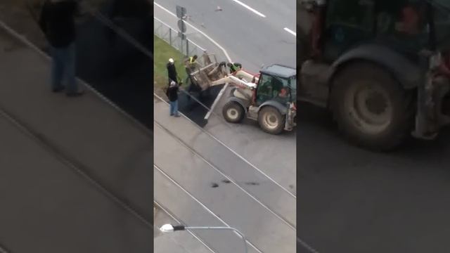 Укладка асфальта в Питере.