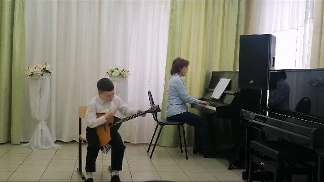 Хутамбирдин Тагир
Русская народная песня 