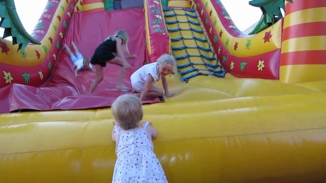 Funny Bouncy Castle The Slide, Inflatable Toy In Playground Fun, Zamek Dmuchany Dla Dzieci