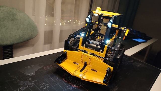 Bobcat мини погрузчик из Lego Technic