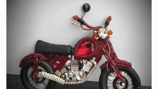 Нейросеть оживляет брошь из бисера