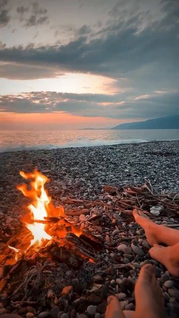 У костра нет цели, только треск ✨координаты в конце #море  #костер #абхазия #путешествия #travel