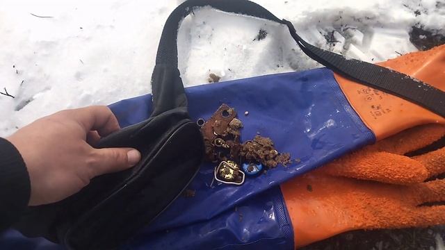 ПОИСК МУСОРА ПОД ВОДОЙ С МЕТАЛЛОИСКАТЕЛЕМ