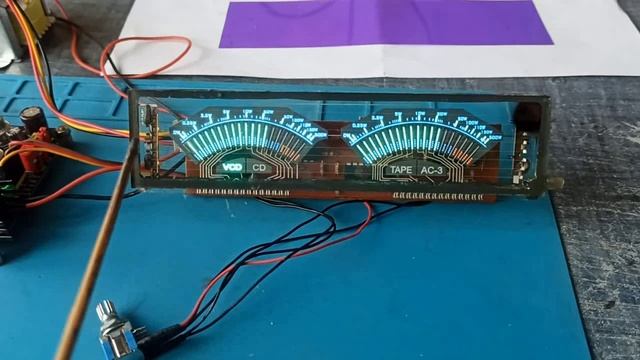 Индикатор для усилителя на германиевых транзисторах.