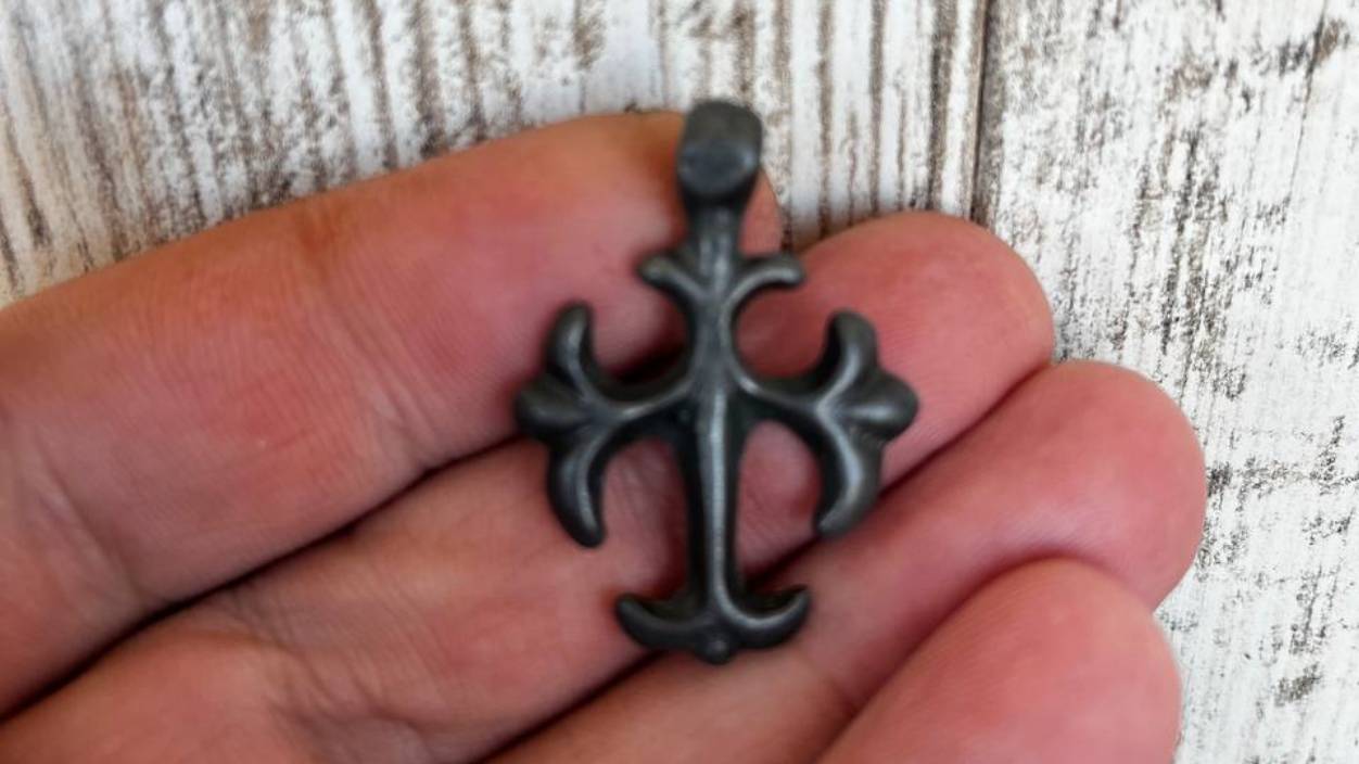 Берег ручья, крутые находки