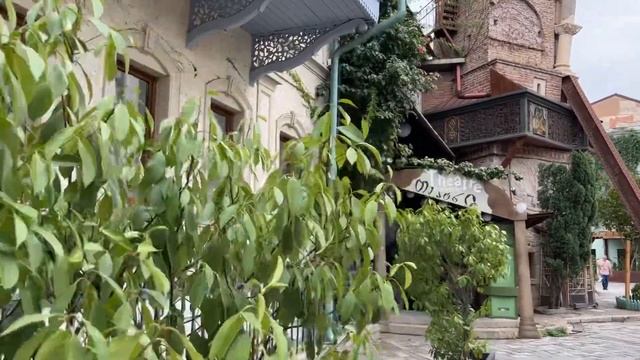 თბილისის მეეზოვე, გაბრიაძის თეატრი და არაჩვეულებრივი გამოფენა ანჩისხატთან