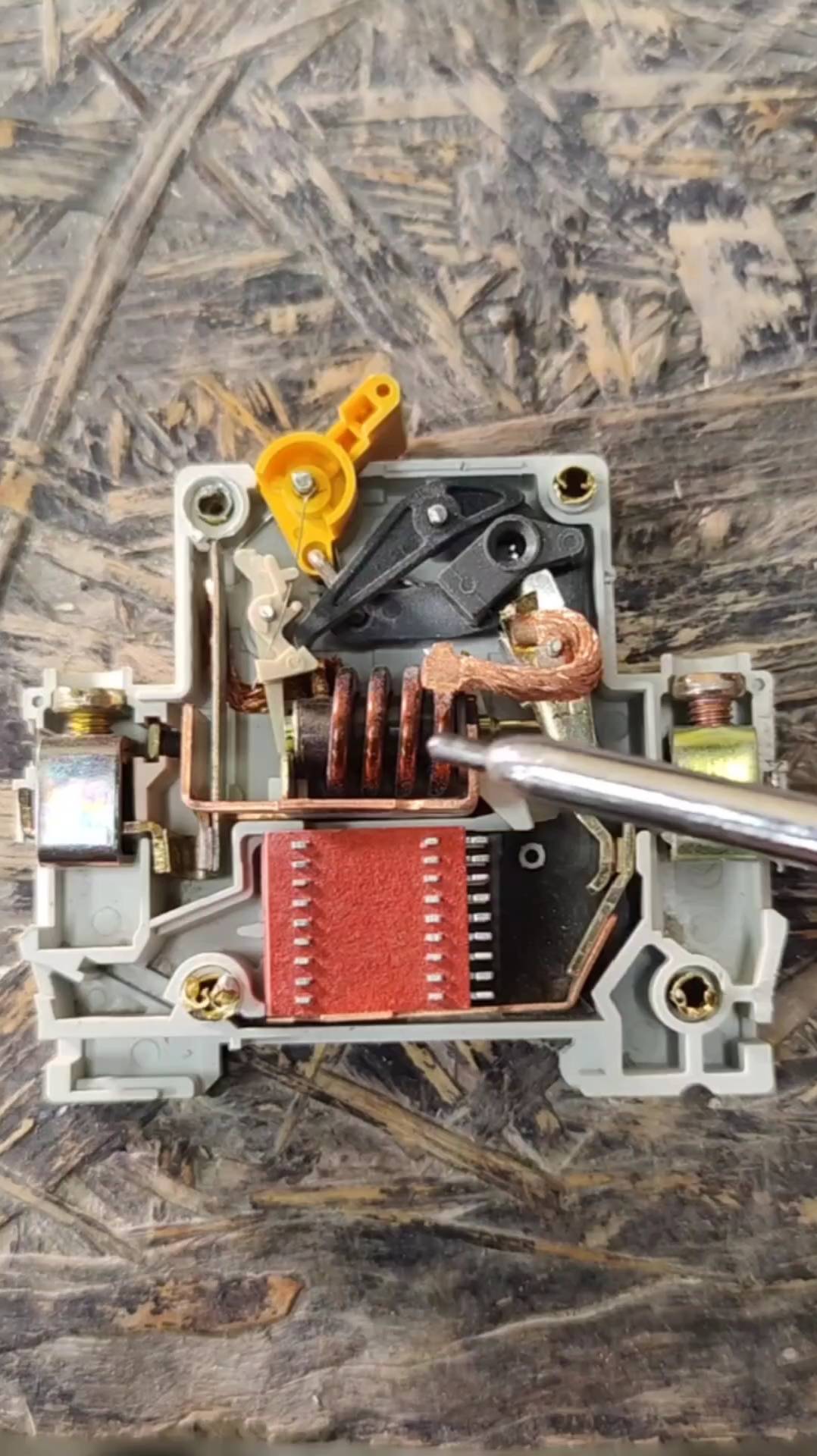 1ecbfe57ced0c888f1f11a69d37f1360