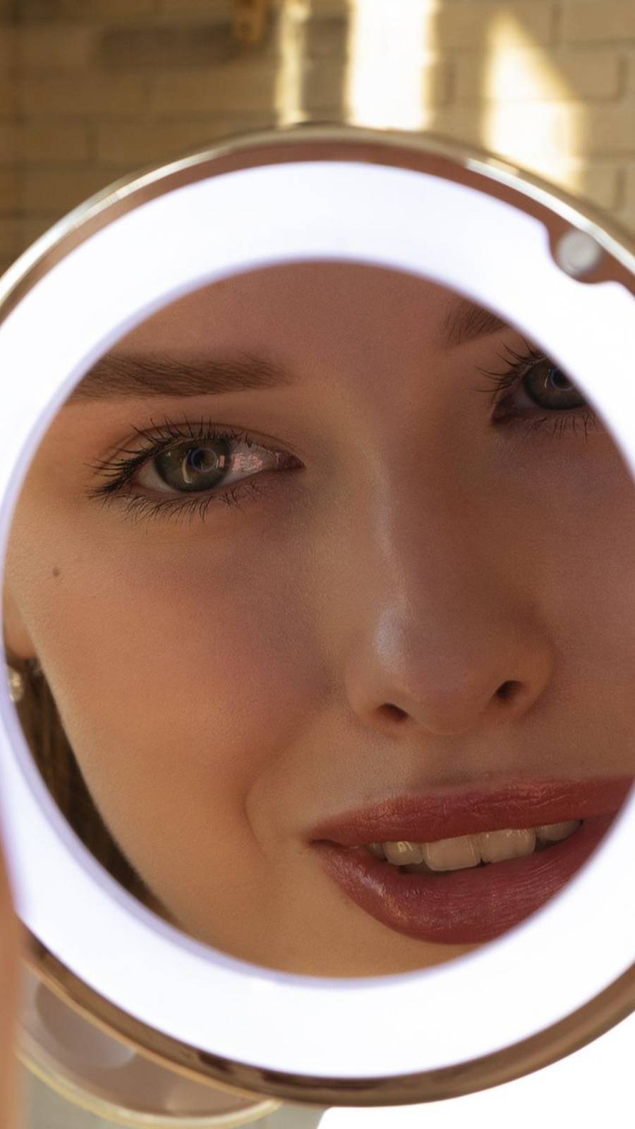 Увеличивающее зеркало | зеркало с линзой