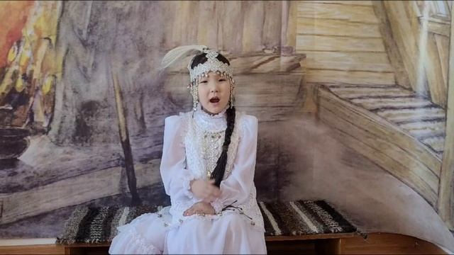 Айаана Саввинова 5с. Үчүгэй Мөндүлүөмэ ытыыр ырыата.