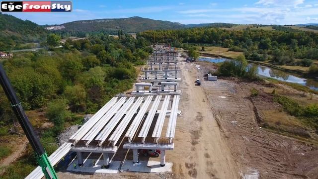 (29.09.2020) Монтаж на греди на първи Мост над река Вит в Участък 1 от АМ Хемус Боаза-Дерманци