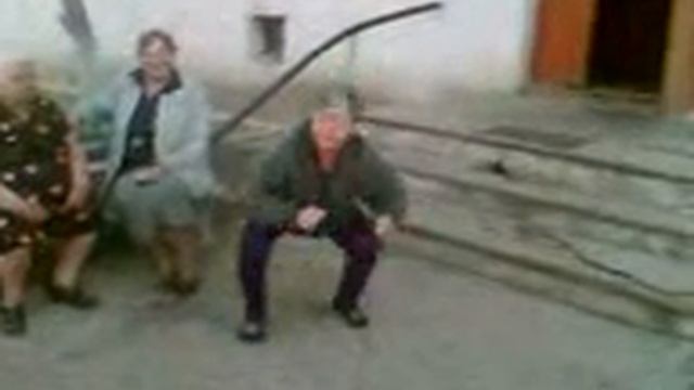 Бабка с пивом