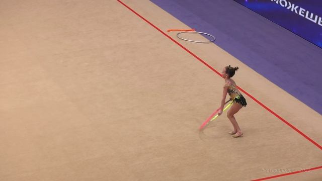 Настя, обруч