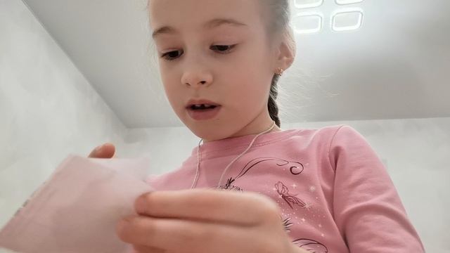 распаковка бумажных сюрпризов.mp4