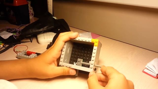 Короче это... Сейф из Лего!