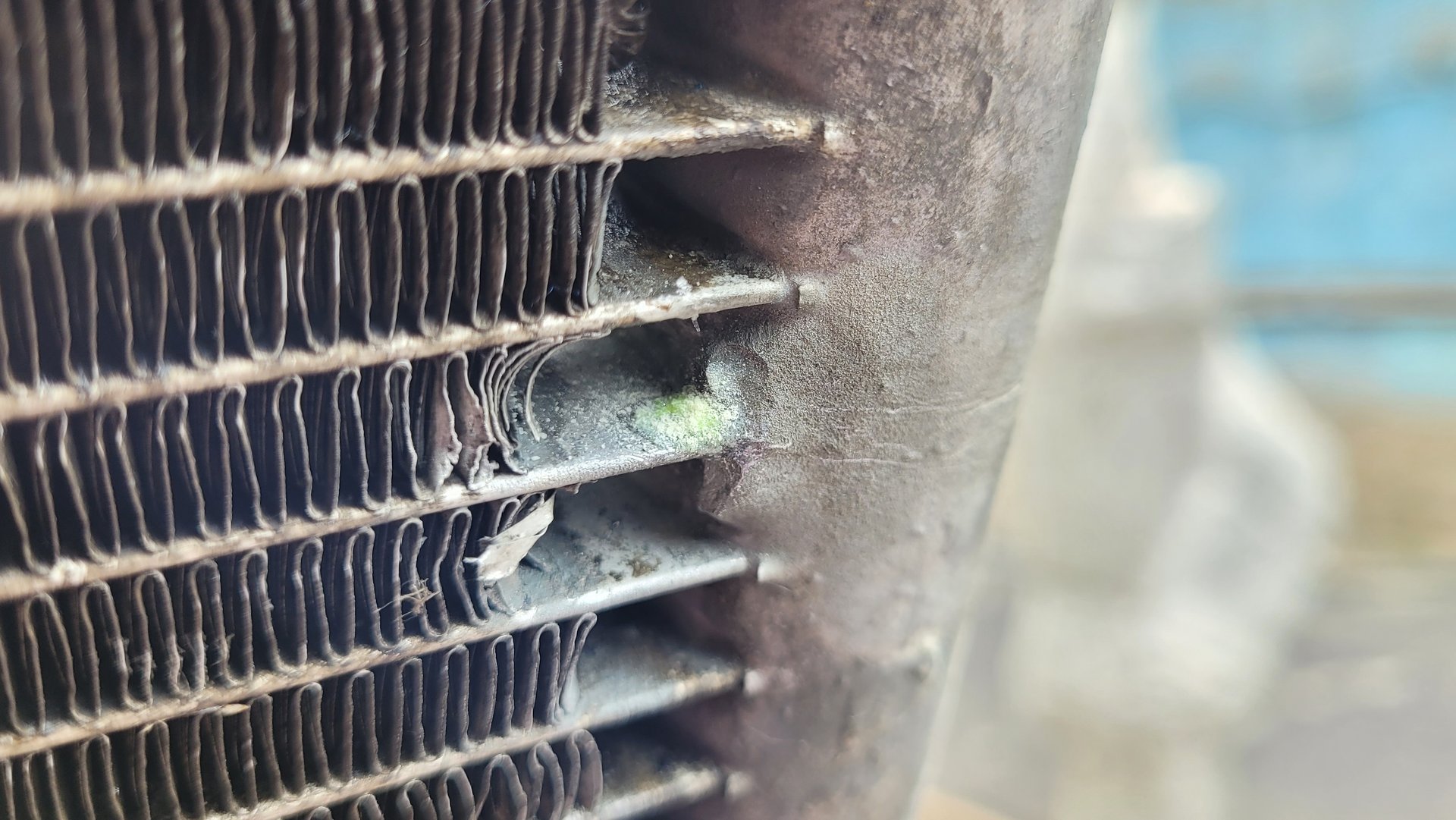 Продолжение ремонта конденсатора чиллера Carrier.  Газодинамическое напыление не держит.