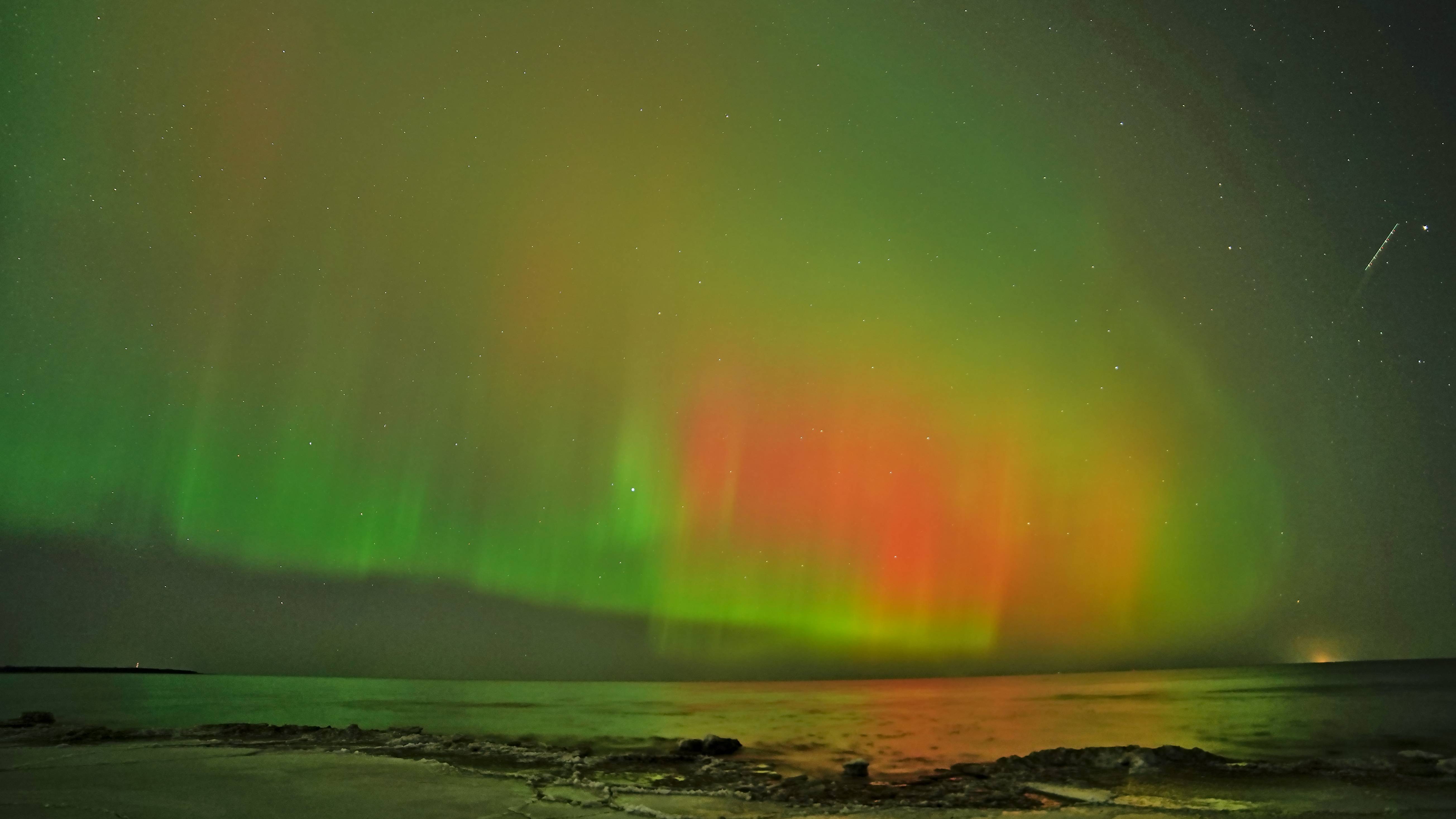 Timelapse. Сияние над Ладогой. Aurora Over Ladoga