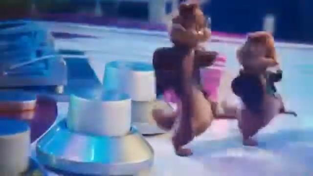 Элвин и Бурундуки поют песню ( RiaM Симпа)