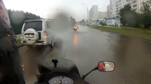 Как-то раз в дождливый серый день....В дождь на мотоциклах.