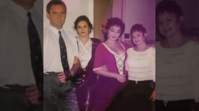 Россия исп. Мария Любимова ст. А Каблукова муз. Е . Дога. Мария Любимова с друзьями и коллегами.