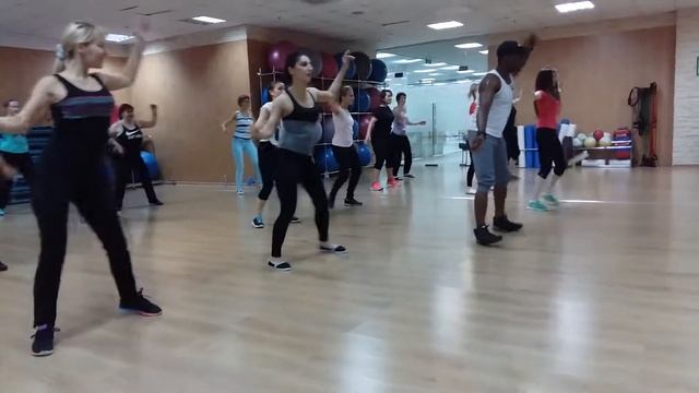 Меренге с Роландо. Начинающая группа в фитнес клубе