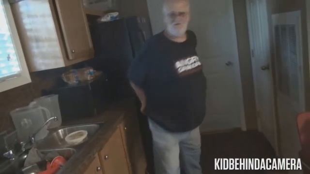 Дед.Злой дед. Дедушка обосрался!