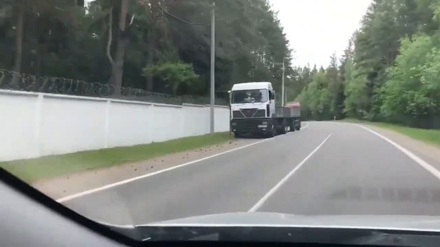 В резиденции Лукашенко укрепляют забор