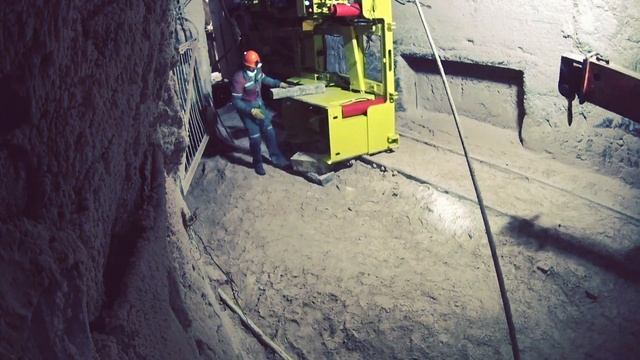 Приемка в подземных шахтных условиях шасси самоходного вагона ВС-17  на горизон -430.