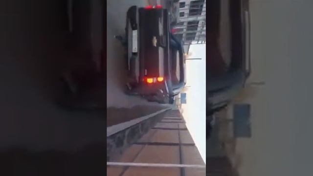 Желіні шулатқан видео!!! Дерзкий аташка проехал против односторонке