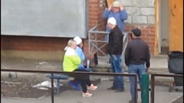 Крутая и бухая тётя жжёт  !