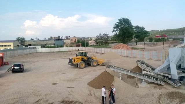 Дробильно-сортировочный комплекс на базе роторной дробилки с горизонтальным валом.