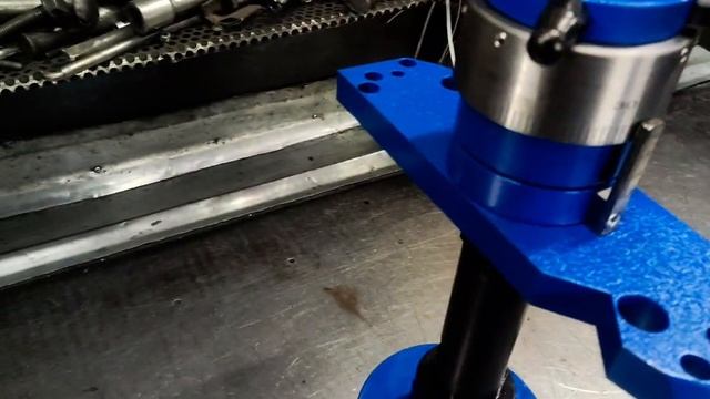 Снова Скания. Восстанавливаю посадку гильзы после Димета.