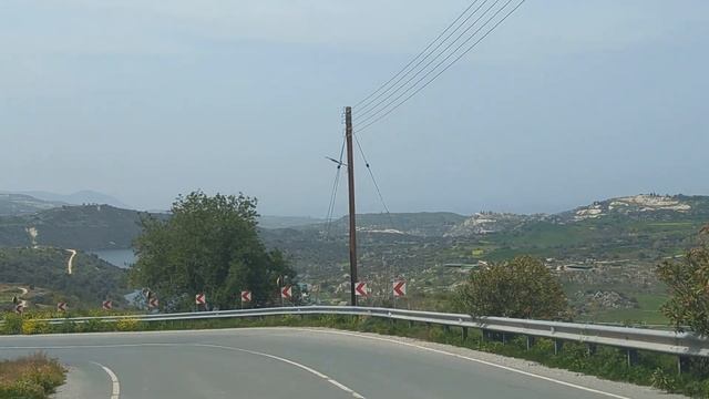 Вид с горы на водохранилище Evretou Dam