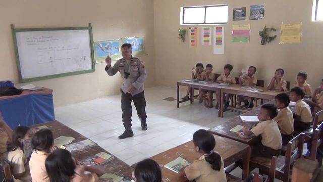 MOTOR PUSTAKA BINMAS POLSEK LOLI LITERASI KE SDN LOMANA PADAKA, Uburaya, LOLI, #sumbabarat  #2023