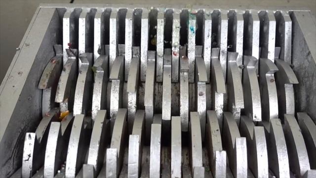 CROCODILES EAT FROGS! DESTROYING ANIMAL TOYS IN SHREDDING MACHINE!