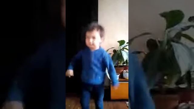 Маленький фанат Bruno Mars  😍😍😍