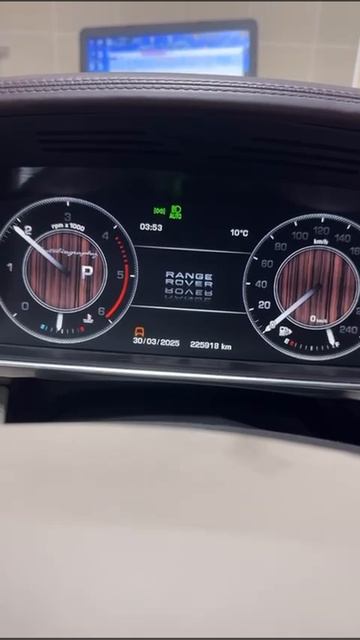 Дизайн приборной панели Range Rover 2014 года L405 в стиле 2018+