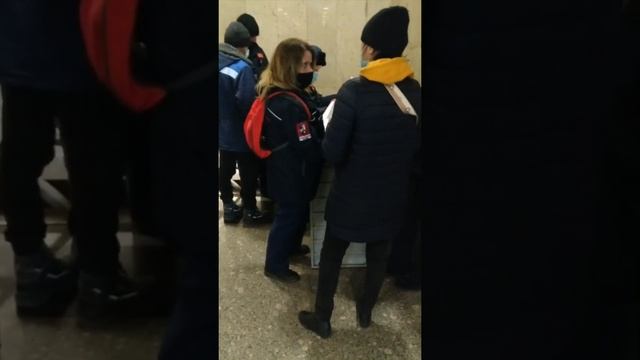 Metroga Tushganda Extiyot Bo’linglar Bez Maska Yurmanglar Ko’chada Moskva Metroda Shtraf Boshlandi.